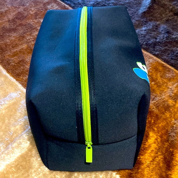 Makeup Revolution x Simpson’s Couch Neoprene Bag - Picture 4 of 8